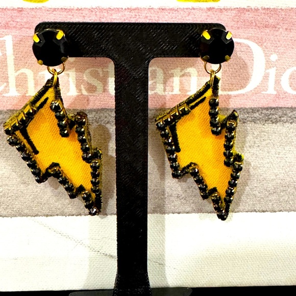 ⚡ Bold Yellow Lightning Bolt Earrings - Picture 1 of 6